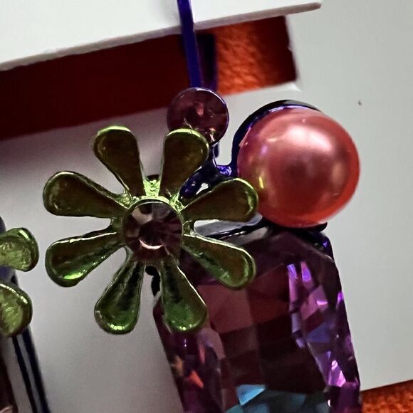 🌺 Betsey Johnson stunning lavender drop dangle earrings 🌺 - Picture 5 of 6